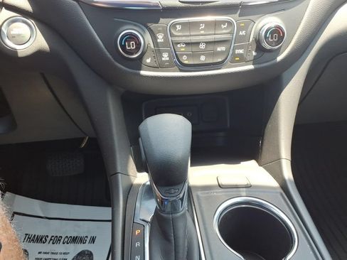 Used 2024 Chevrolet Equinox LT FWD image 23