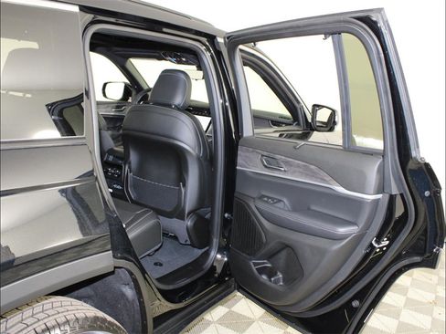 New 2025 Jeep Grand Cherokee Limited w/ Luxury Tech Group II image 37