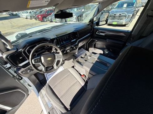 Used 2024 Chevrolet Silverado 2500 LT image 20