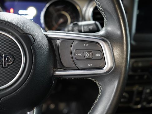 Used 2019 Jeep Wrangler Unlimited Sahara AWD/4WD image 29
