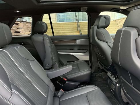 New 2026 Cadillac Vistiq Luxury w/ LPO, Floor Liner Package image 15