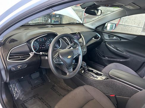 Used 2025 Chevrolet Malibu LT FWD image 18