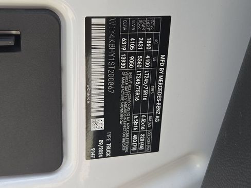 Used 2025 Mercedes-Benz Sprinter 2500 image 30