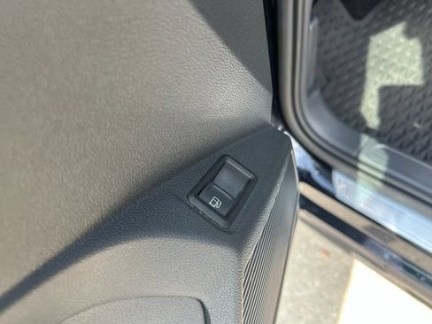 Certified 2023 Volkswagen Taos SE w/ Panoramic Sunroof Package FWD image 46