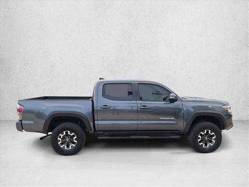 Used 2022 Toyota Tacoma TRD Off-Road w/ Technology Package RWD image 4