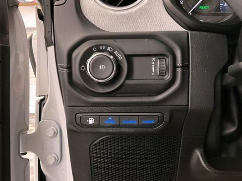 Used 2025 Jeep Wrangler Unlimited Sahara AWD/4WD image 40