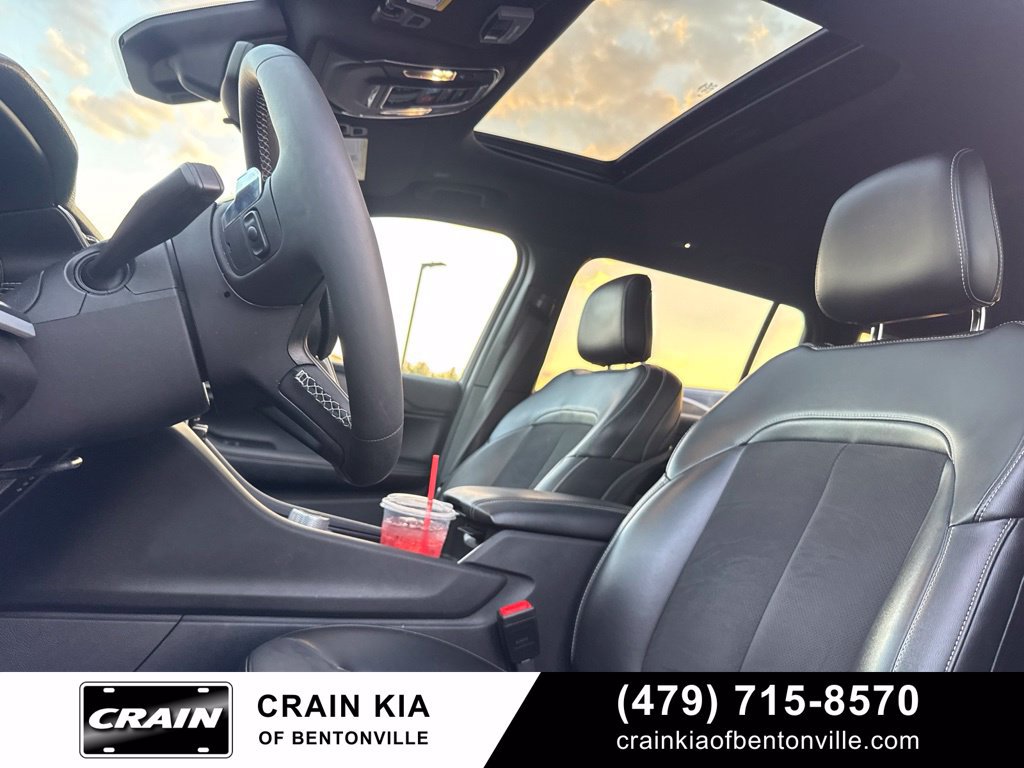 Used 2024 Jeep Grand Cherokee L Altitude AWD/4WD image 4