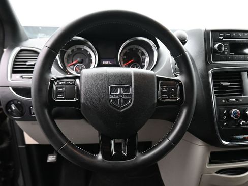 Used 2016 Dodge Grand Caravan SE image 14