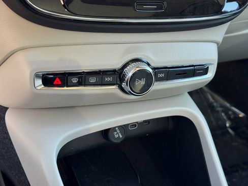 New 2026 Volvo XC40 B5 Ultra w/ Protection Package Premier image 26