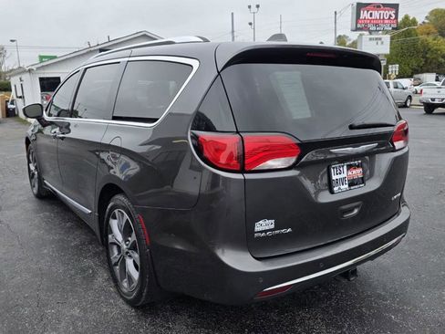 Used 2017 Chrysler Pacifica Limited w/ UConnect Theater Package image 5