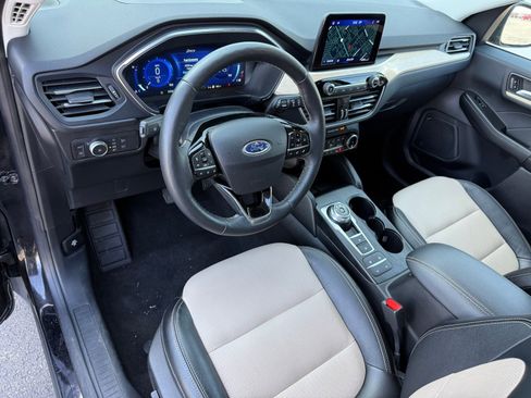 Used 2022 Ford Escape Titanium w/ Titanium Premium Package FWD image 11