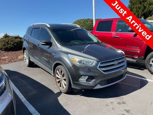 Used 2017 Ford Escape Titanium image 1