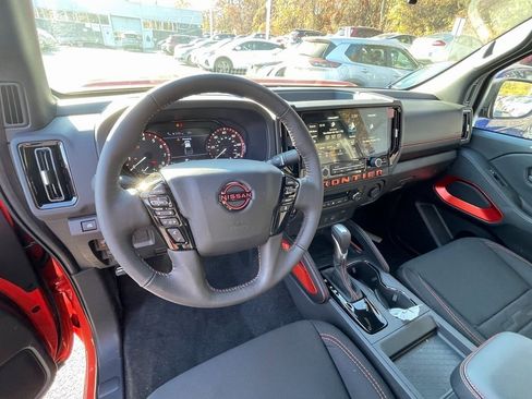 Certified 2025 Nissan Frontier PRO-4X image 11