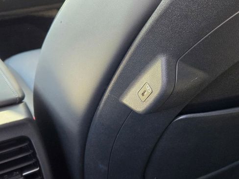 Used 2023 Kia Niro SX Touring image 27