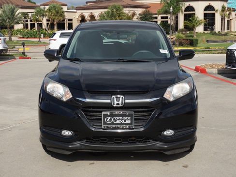 Used 2018 Honda HR-V EX image 2