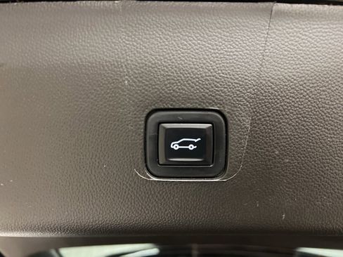 Used 2023 Chevrolet Traverse LT image 7