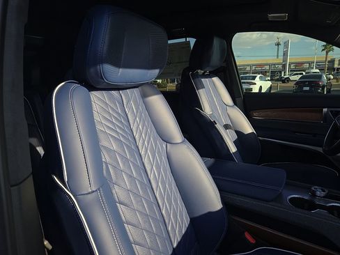 New 2026 Cadillac Vistiq Premium Luxury w/ LPO, Floor Liner Package image 12