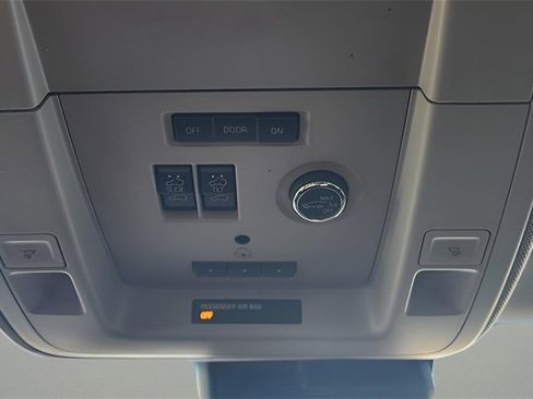 Used 2020 GMC Yukon SLT w/ Premium Edition image 39