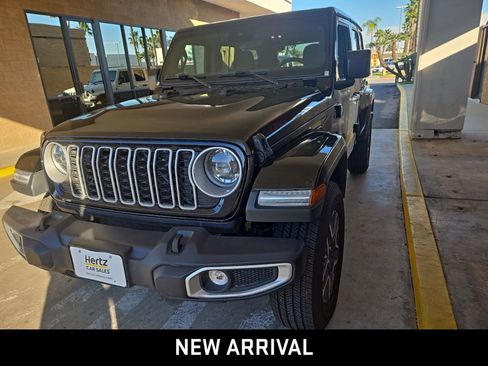 Used 2025 Jeep Wrangler Sahara image 6