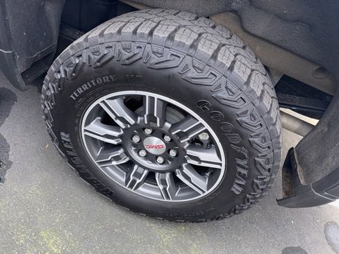 Used 2025 GMC Sierra 1500 AT4 image 3