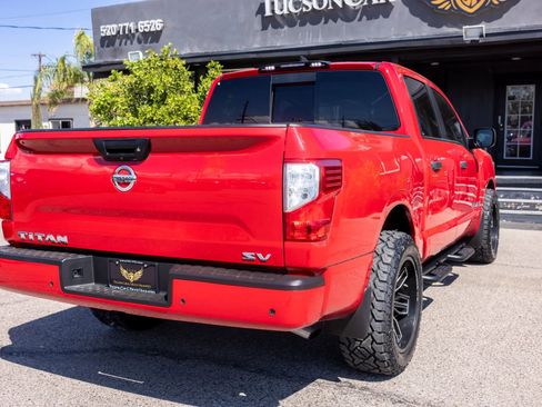 Used 2022 Nissan Titan SV w/ SV Convenience Package image 6
