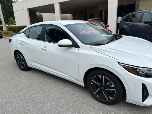 Used 2025 Nissan Sentra SV image 2