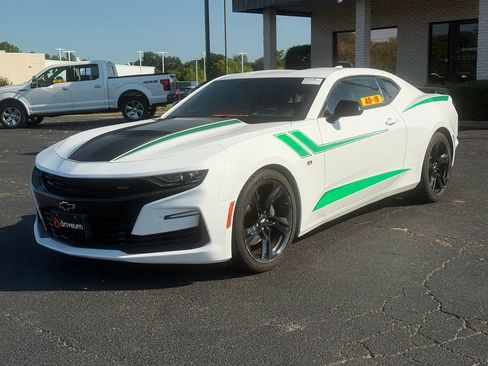 Used 2019 Chevrolet Camaro SS w/ Black Appearance Package RWD image 3