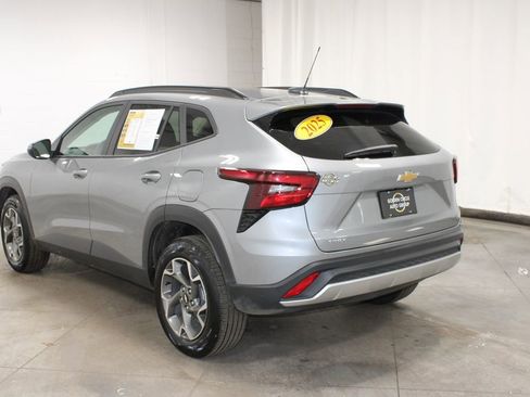 Used 2025 Chevrolet Trax LT image 7