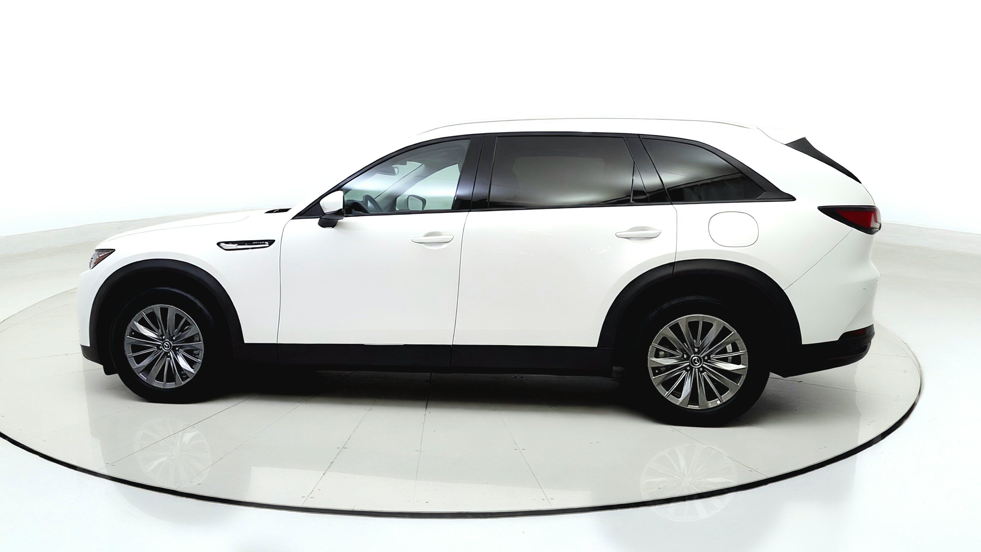 Used 2024 MAZDA CX-90 Plug-In Hybrid w/ Preferred AWD/4WD image 4