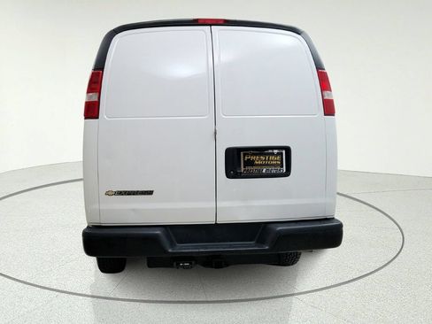Used 2018 Chevrolet Express 3500 w/ Driver Convenience Package RWD image 5
