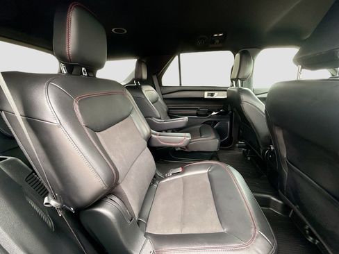 Used 2023 Ford Explorer ST-Line w/ Class IV Trailer Tow Package image 32