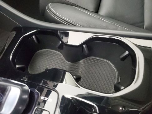 Certified 2025 Volvo XC40 B5 Plus image 34