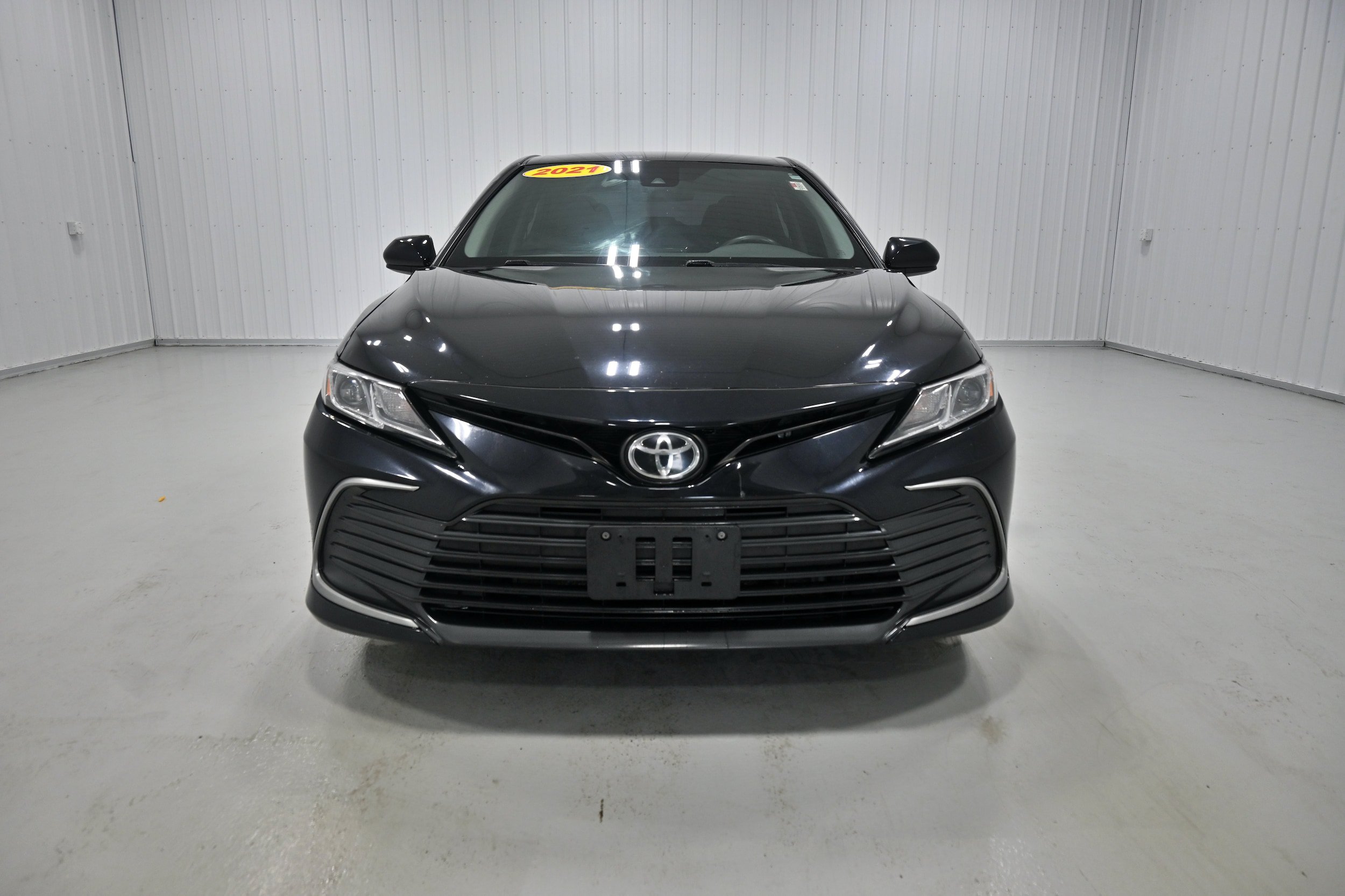 Used 2021 Toyota Camry LE AWD/4WD image 19