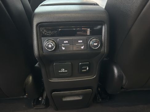 Certified 2018 GMC Acadia Denali w/ Technology Package AWD/4WD image 32