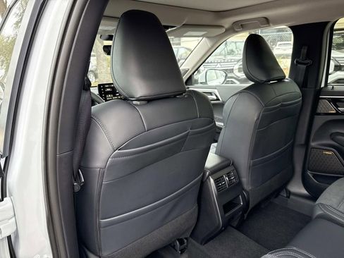 New 2026 Mitsubishi Outlander SE FWD image 12