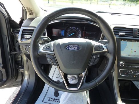 Used 2018 Ford Fusion SE w/ Fusion SE Technology Package FWD image 26