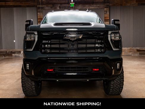 Used 2025 Chevrolet Silverado 3500 LTZ w/ LTZ Plus Package image 4