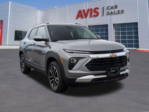 Used 2025 Chevrolet TrailBlazer LT AWD/4WD image 3