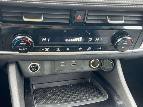 Used 2022 Nissan Rogue SV image 28