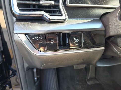 Used 2025 Kia Sportage EX FWD image 14
