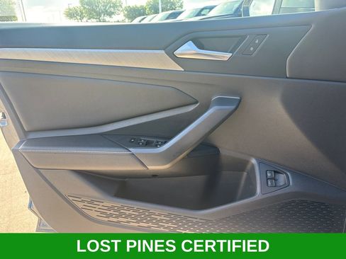 Used 2024 Volkswagen Jetta SE FWD image 19
