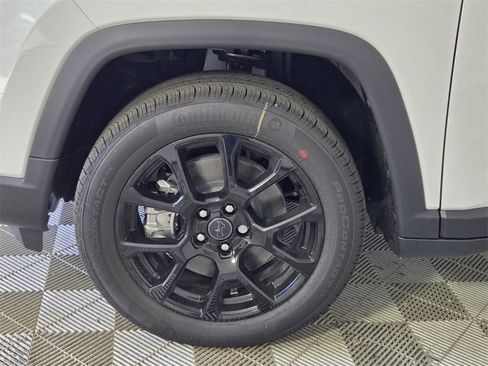 New 2026 Jeep Compass Latitude image 5