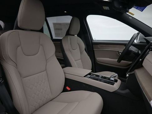 New 2026 Volvo XC90 B6 Plus w/ Protection Package Premier image 36