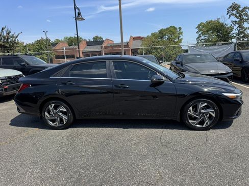 New 2025 Hyundai Elantra Limited w/ Cargo Package image 4
