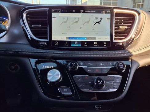 New 2026 Chrysler Pacifica Select AWD/4WD image 9