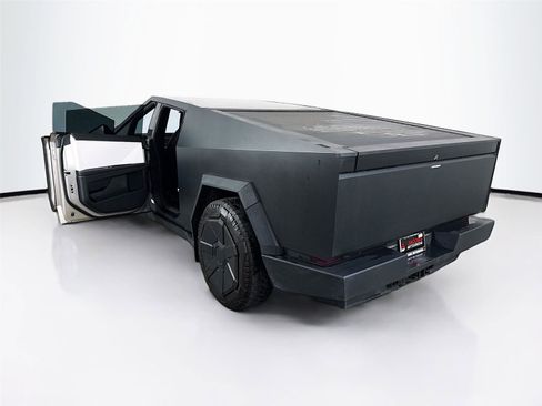 Used 2024 Tesla Cybertruck AWD Crew Cab image 18