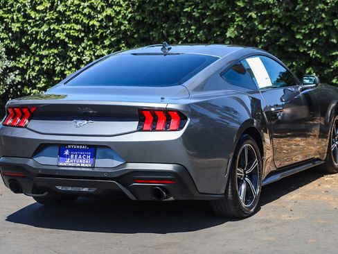 Used 2025 Ford Mustang Coupe RWD image 6