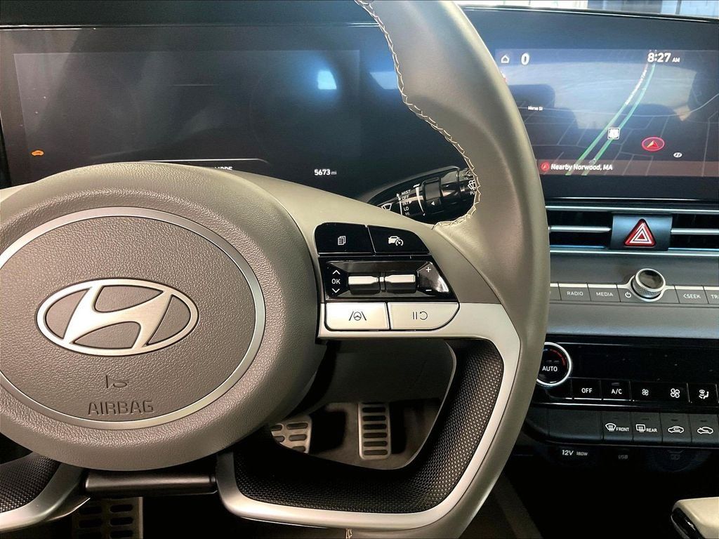 Used 2025 Hyundai Elantra SEL FWD image 17