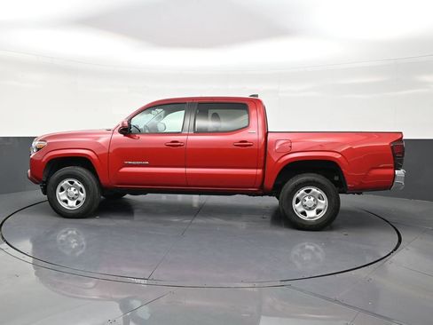 Used 2022 Toyota Tacoma SR5 RWD image 2