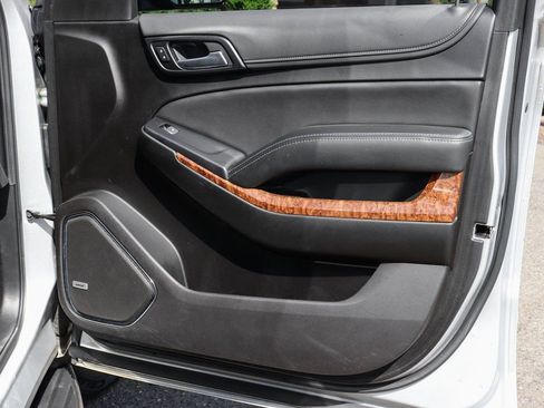 Used 2020 Chevrolet Suburban Premier image 48